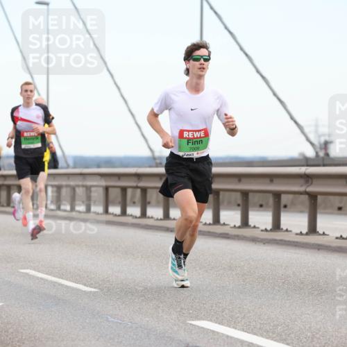03.10.2025 - Köhlbrandbrückenlauf Lena Gebhardt http://msf.ph/oto/9199663 03.10.2025 15:18:09 Position 1 7009 meine-sportfotos.de