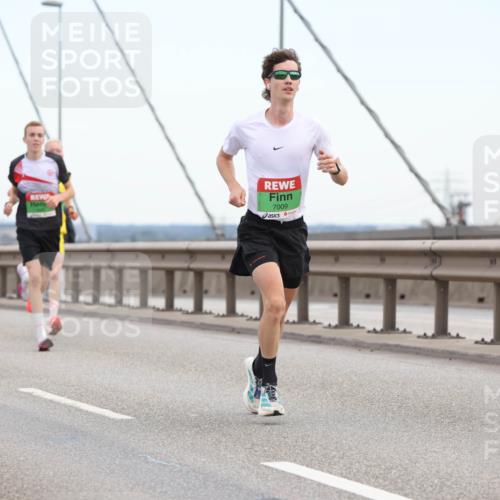 03.10.2025 - Köhlbrandbrückenlauf Lena Gebhardt http://msf.ph/oto/9199664 03.10.2025 15:18:09 Position 1 7009 meine-sportfotos.de