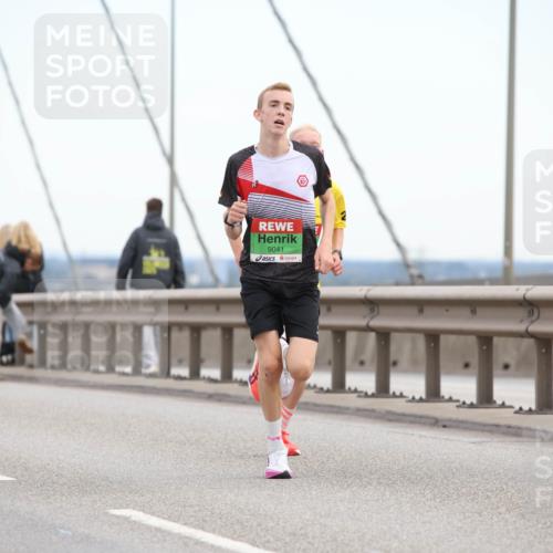03.10.2025 - Köhlbrandbrückenlauf Lena Gebhardt http://msf.ph/oto/9199665 03.10.2025 15:18:10 Position 1 9041 meine-sportfotos.de