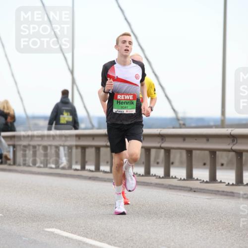 03.10.2025 - Köhlbrandbrückenlauf Lena Gebhardt http://msf.ph/oto/9199666 03.10.2025 15:18:10 Position 1 9041 meine-sportfotos.de