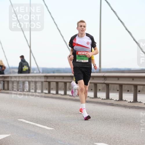 03.10.2025 - Köhlbrandbrückenlauf Lena Gebhardt http://msf.ph/oto/9199667 03.10.2025 15:18:11 Position 1 9041 meine-sportfotos.de