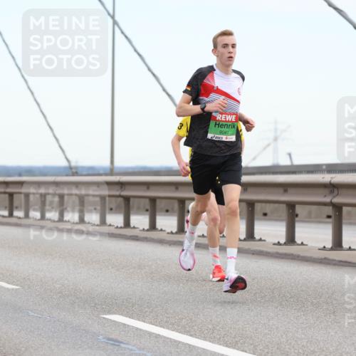 03.10.2025 - Köhlbrandbrückenlauf Lena Gebhardt http://msf.ph/oto/9199670 03.10.2025 15:18:12 Position 1 9041 meine-sportfotos.de