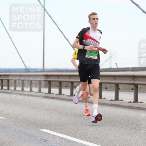 03.10.2025 - Köhlbrandbrückenlauf Lena Gebhardt http://msf.ph/oto/9199671 03.10.2025 15:18:12 Position 1 9041 meine-sportfotos.de