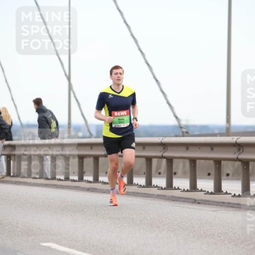 03.10.2025 - Köhlbrandbrückenlauf Lena Gebhardt http://msf.ph/oto/9199674 03.10.2025 15:18:16 Position 1 9662 meine-sportfotos.de