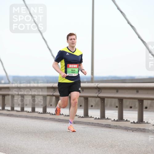 03.10.2025 - Köhlbrandbrückenlauf Lena Gebhardt http://msf.ph/oto/9199675 03.10.2025 15:18:17 Position 1 9662 meine-sportfotos.de
