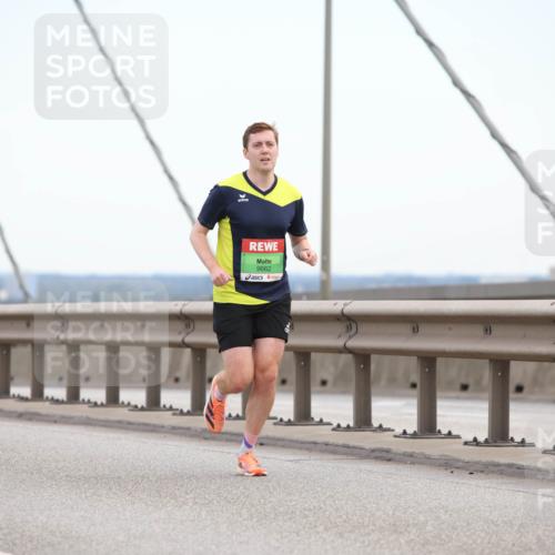 03.10.2025 - Köhlbrandbrückenlauf Lena Gebhardt http://msf.ph/oto/9199676 03.10.2025 15:18:17 Position 1 9662 meine-sportfotos.de