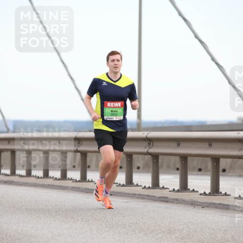 03.10.2025 - Köhlbrandbrückenlauf Lena Gebhardt http://msf.ph/oto/9199677 03.10.2025 15:18:17 Position 1 9662 meine-sportfotos.de
