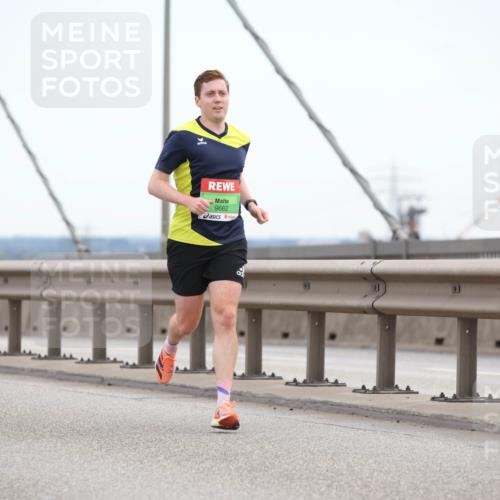 03.10.2025 - Köhlbrandbrückenlauf Lena Gebhardt http://msf.ph/oto/9199678 03.10.2025 15:18:17 Position 1 9662 meine-sportfotos.de