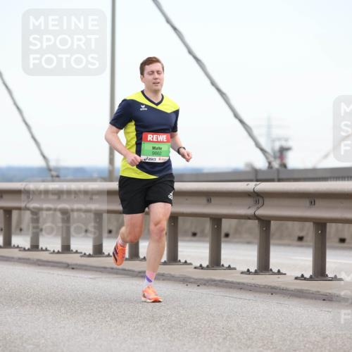 03.10.2025 - Köhlbrandbrückenlauf Lena Gebhardt http://msf.ph/oto/9199679 03.10.2025 15:18:17 Position 1 9662 meine-sportfotos.de