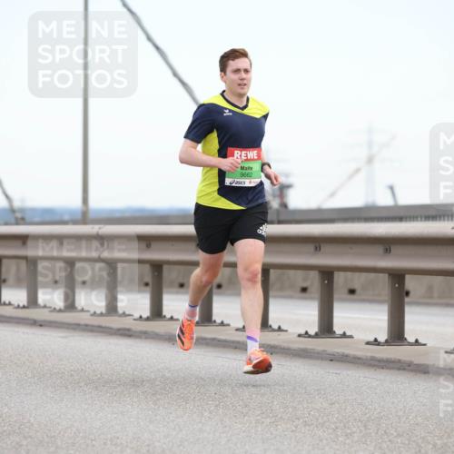 03.10.2025 - Köhlbrandbrückenlauf Lena Gebhardt http://msf.ph/oto/9199680 03.10.2025 15:18:18 Position 1 9662 meine-sportfotos.de
