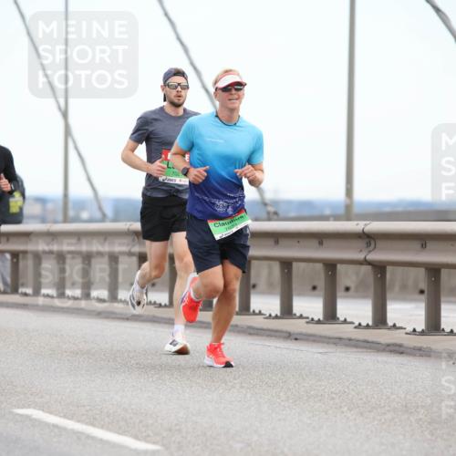 03.10.2025 - Köhlbrandbrückenlauf Lena Gebhardt http://msf.ph/oto/9199686 03.10.2025 15:18:24 Position 1 7050, 702, 7033 meine-sportfotos.de