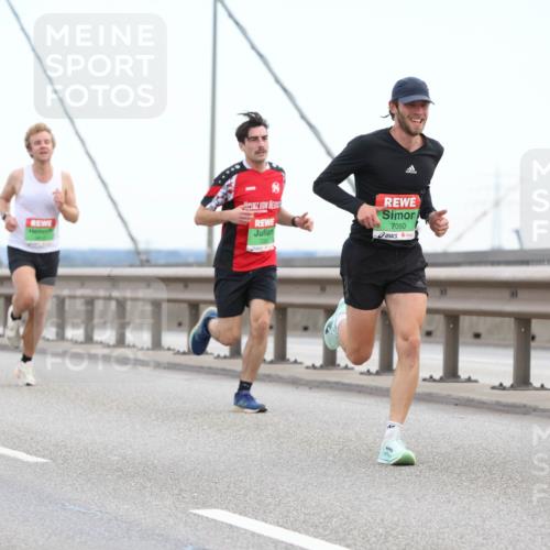 03.10.2025 - Köhlbrandbrückenlauf Lena Gebhardt http://msf.ph/oto/9199693 03.10.2025 15:18:27 Position 1 7050 meine-sportfotos.de