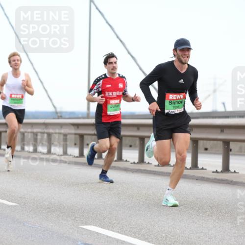 03.10.2025 - Köhlbrandbrückenlauf Lena Gebhardt http://msf.ph/oto/9199694 03.10.2025 15:18:27 Position 1 7050 meine-sportfotos.de