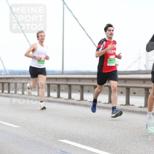 03.10.2025 - Köhlbrandbrückenlauf Lena Gebhardt http://msf.ph/oto/9199695 03.10.2025 15:18:28 Position 1 7050 meine-sportfotos.de