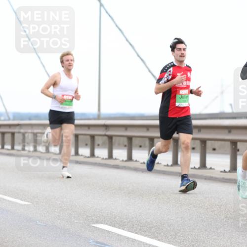 03.10.2025 - Köhlbrandbrückenlauf Lena Gebhardt http://msf.ph/oto/9199696 03.10.2025 15:18:28 Position 1 7050 meine-sportfotos.de