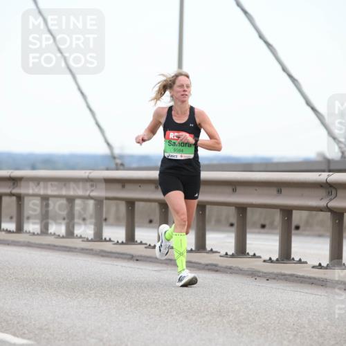 03.10.2025 - Köhlbrandbrückenlauf Lena Gebhardt http://msf.ph/oto/9199700 03.10.2025 15:18:32 Position 1 7066, 9564 meine-sportfotos.de
