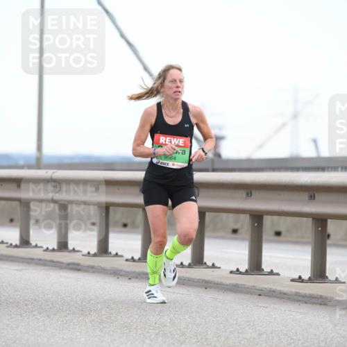 03.10.2025 - Köhlbrandbrückenlauf Lena Gebhardt http://msf.ph/oto/9199703 03.10.2025 15:18:33 Position 1 9564 meine-sportfotos.de