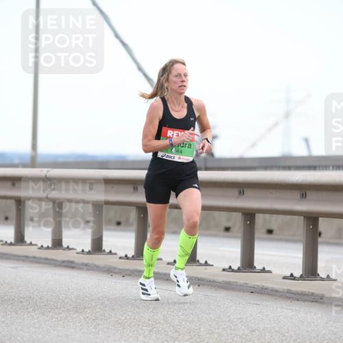 03.10.2025 - Köhlbrandbrückenlauf Lena Gebhardt http://msf.ph/oto/9199704 03.10.2025 15:18:33 Position 1 564 meine-sportfotos.de