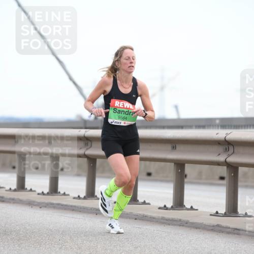 03.10.2025 - Köhlbrandbrückenlauf Lena Gebhardt http://msf.ph/oto/9199706 03.10.2025 15:18:34 Position 1 9564 meine-sportfotos.de