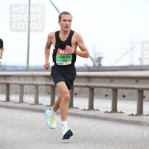 03.10.2025 - Köhlbrandbrückenlauf Lena Gebhardt http://msf.ph/oto/9199709 03.10.2025 15:18:35 Position 1 7066 meine-sportfotos.de
