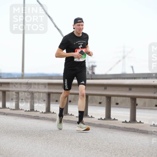 03.10.2025 - Köhlbrandbrückenlauf Lena Gebhardt http://msf.ph/oto/9199715 03.10.2025 15:18:37 Position 1 32, 24, 08, 2019 meine-sportfotos.de
