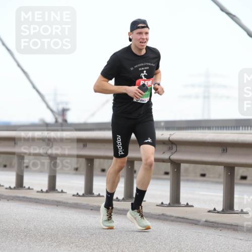 03.10.2025 - Köhlbrandbrückenlauf Lena Gebhardt http://msf.ph/oto/9199716 03.10.2025 15:18:37 Position 1 32, 24, 08, 2019, 7036 meine-sportfotos.de