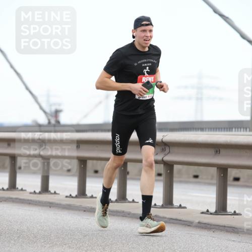 03.10.2025 - Köhlbrandbrückenlauf Lena Gebhardt http://msf.ph/oto/9199717 03.10.2025 15:18:37 Position 1 32, 24, 08, 2019 meine-sportfotos.de