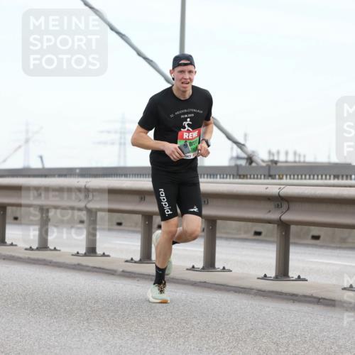 03.10.2025 - Köhlbrandbrückenlauf Lena Gebhardt http://msf.ph/oto/9199719 03.10.2025 15:18:38 Position 1 32, 24, 08, 2019 meine-sportfotos.de