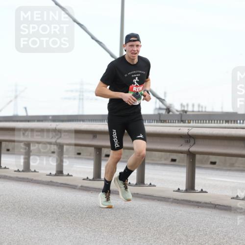03.10.2025 - Köhlbrandbrückenlauf Lena Gebhardt http://msf.ph/oto/9199720 03.10.2025 15:18:38 Position 1  meine-sportfotos.de
