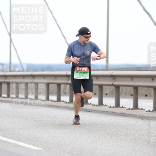 03.10.2025 - Köhlbrandbrückenlauf Lena Gebhardt http://msf.ph/oto/9199721 03.10.2025 15:18:47 Position 1 7045 meine-sportfotos.de