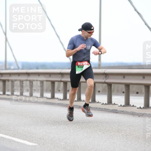 03.10.2025 - Köhlbrandbrückenlauf Lena Gebhardt http://msf.ph/oto/9199723 03.10.2025 15:18:47 Position 1 70 meine-sportfotos.de