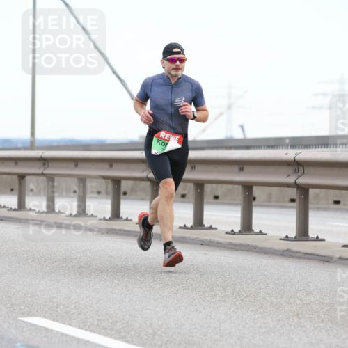 03.10.2025 - Köhlbrandbrückenlauf Lena Gebhardt http://msf.ph/oto/9199724 03.10.2025 15:18:48 Position 1  meine-sportfotos.de