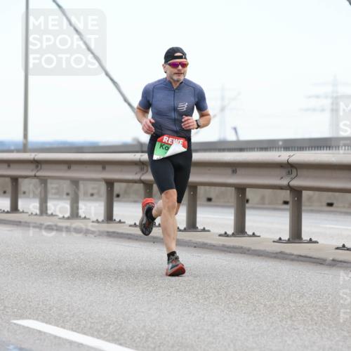 03.10.2025 - Köhlbrandbrückenlauf Lena Gebhardt http://msf.ph/oto/9199725 03.10.2025 15:18:48 Position 1  meine-sportfotos.de