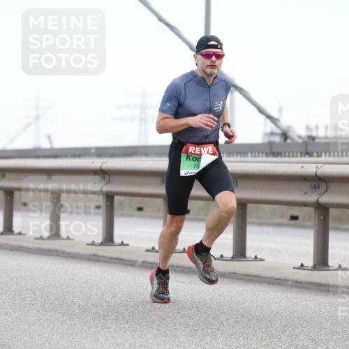 03.10.2025 - Köhlbrandbrückenlauf Lena Gebhardt http://msf.ph/oto/9199727 03.10.2025 15:18:49 Position 1 70 meine-sportfotos.de