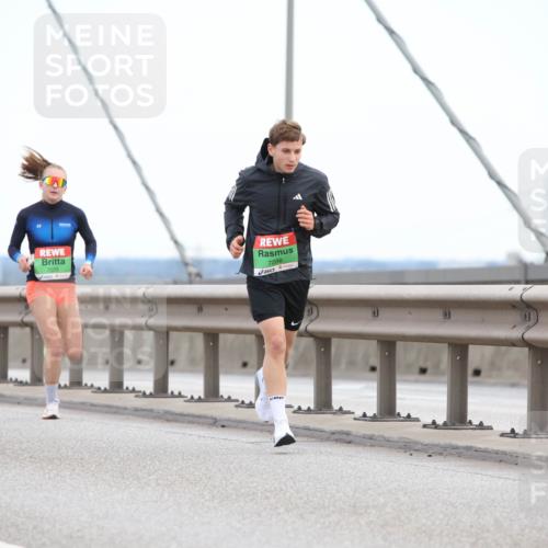 03.10.2025 - Köhlbrandbrückenlauf Lena Gebhardt http://msf.ph/oto/9199730 03.10.2025 15:18:51 Position 1 7020, 7286 meine-sportfotos.de