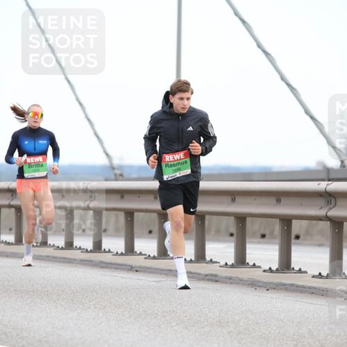 03.10.2025 - Köhlbrandbrückenlauf Lena Gebhardt http://msf.ph/oto/9199731 03.10.2025 15:18:52 Position 1 7020, 7286 meine-sportfotos.de