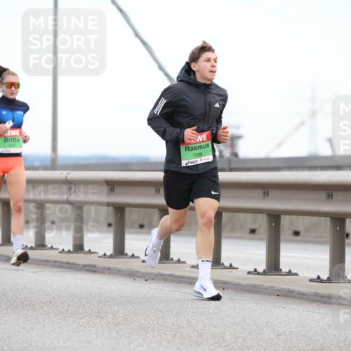 03.10.2025 - Köhlbrandbrückenlauf Lena Gebhardt http://msf.ph/oto/9199732 03.10.2025 15:18:52 Position 1 7286 meine-sportfotos.de