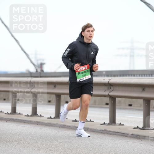 03.10.2025 - Köhlbrandbrückenlauf Lena Gebhardt http://msf.ph/oto/9199734 03.10.2025 15:18:53 Position 1 7020, 7286 meine-sportfotos.de