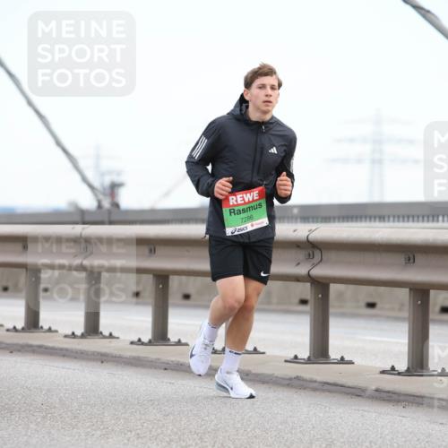 03.10.2025 - Köhlbrandbrückenlauf Lena Gebhardt http://msf.ph/oto/9199735 03.10.2025 15:18:53 Position 1 7020, 7286 meine-sportfotos.de