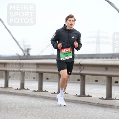 03.10.2025 - Köhlbrandbrückenlauf Lena Gebhardt http://msf.ph/oto/9199736 03.10.2025 15:18:53 Position 1 7020, 7286 meine-sportfotos.de