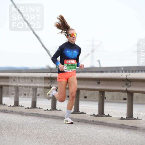 03.10.2025 - Köhlbrandbrückenlauf Lena Gebhardt http://msf.ph/oto/9199737 03.10.2025 15:18:54 Position 1 7020 meine-sportfotos.de