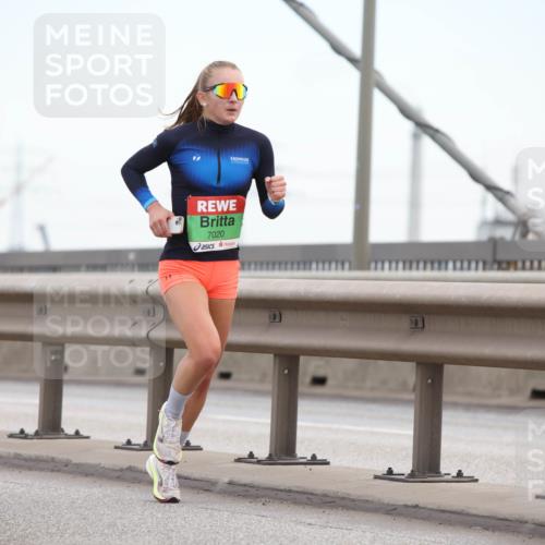 03.10.2025 - Köhlbrandbrückenlauf Lena Gebhardt http://msf.ph/oto/9199741 03.10.2025 15:18:55 Position 1 7020 meine-sportfotos.de