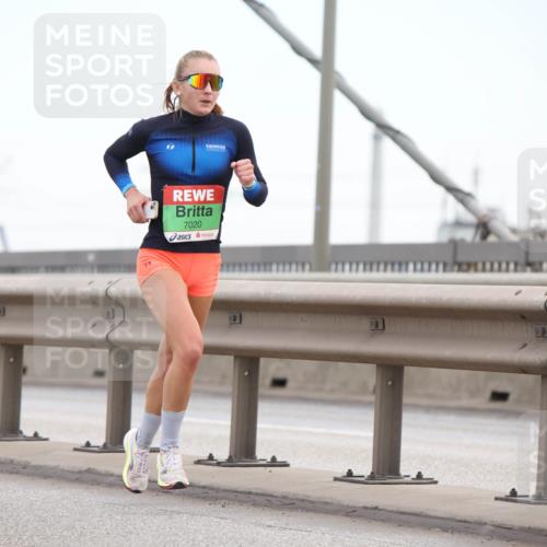 03.10.2025 - Köhlbrandbrückenlauf Lena Gebhardt http://msf.ph/oto/9199742 03.10.2025 15:18:55 Position 1 7020 meine-sportfotos.de