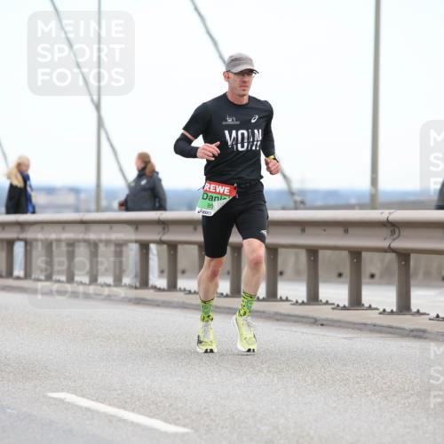 03.10.2025 - Köhlbrandbrückenlauf Lena Gebhardt http://msf.ph/oto/9199746 03.10.2025 15:19:04 Position 1 95 meine-sportfotos.de