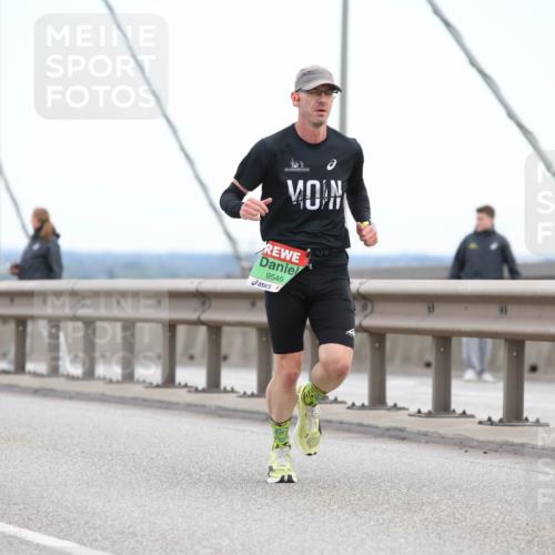 03.10.2025 - Köhlbrandbrückenlauf Lena Gebhardt http://msf.ph/oto/9199747 03.10.2025 15:19:05 Position 1 9549 meine-sportfotos.de