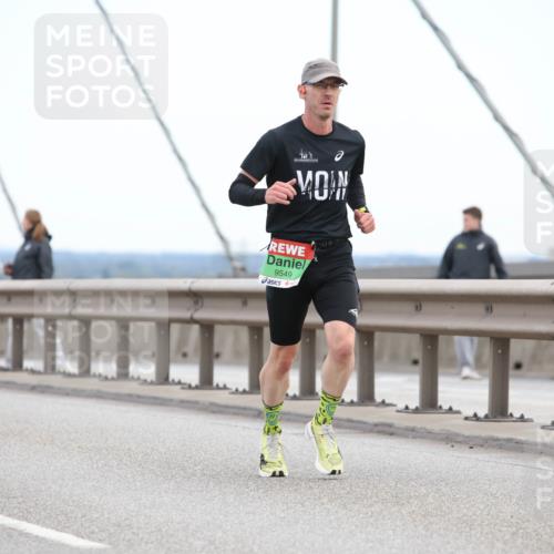 03.10.2025 - Köhlbrandbrückenlauf Lena Gebhardt http://msf.ph/oto/9199748 03.10.2025 15:19:05 Position 1 9549 meine-sportfotos.de