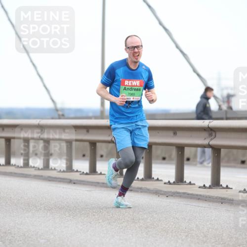 03.10.2025 - Köhlbrandbrückenlauf Lena Gebhardt http://msf.ph/oto/9199752 03.10.2025 15:19:08 Position 1 7065 meine-sportfotos.de