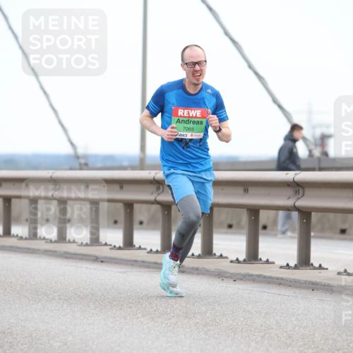 03.10.2025 - Köhlbrandbrückenlauf Lena Gebhardt http://msf.ph/oto/9199753 03.10.2025 15:19:08 Position 1 7065 meine-sportfotos.de