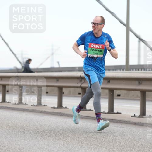 03.10.2025 - Köhlbrandbrückenlauf Lena Gebhardt http://msf.ph/oto/9199756 03.10.2025 15:19:09 Position 1 7065 meine-sportfotos.de