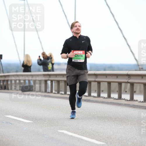03.10.2025 - Köhlbrandbrückenlauf Lena Gebhardt http://msf.ph/oto/9199758 03.10.2025 15:19:14 Position 1 7143 meine-sportfotos.de